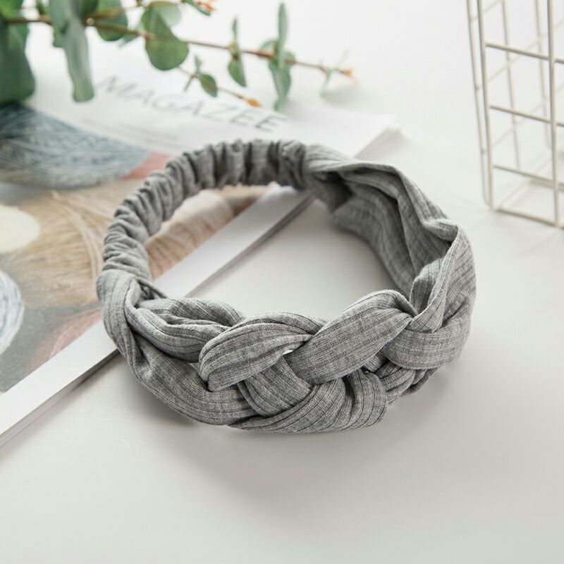 Knitted Chinese knot hair band